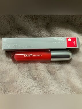 r.e.m. beauty Essential Drip Glossy Balm - Shirley (Red)